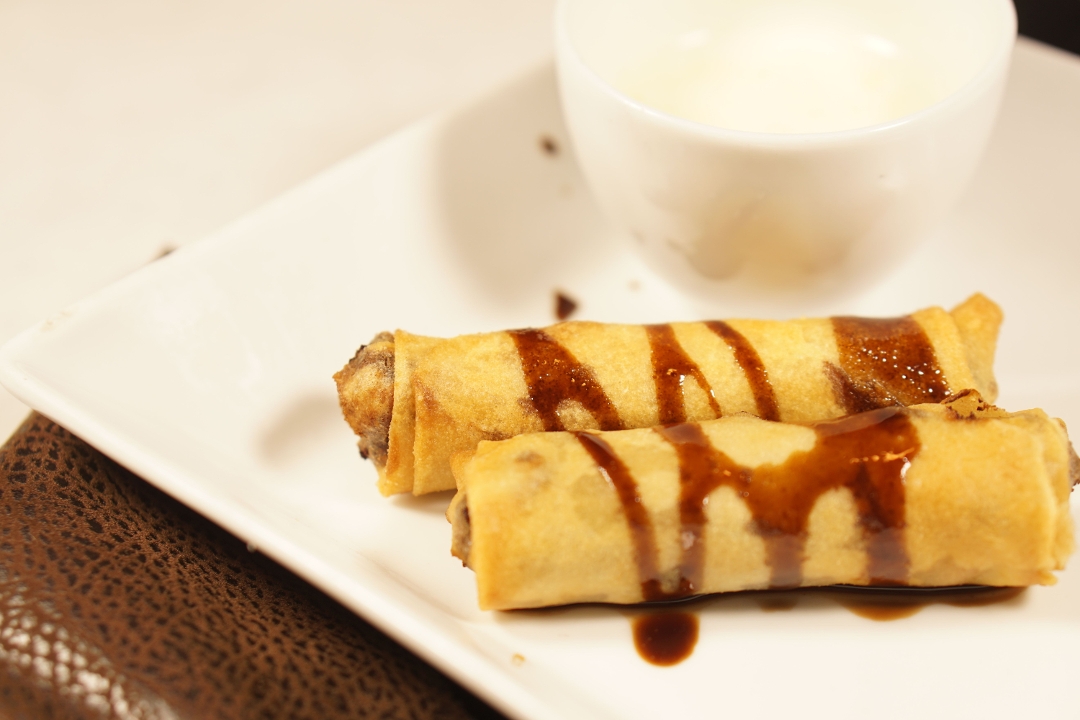 Chocolate Spring Rolls (2 pcs).