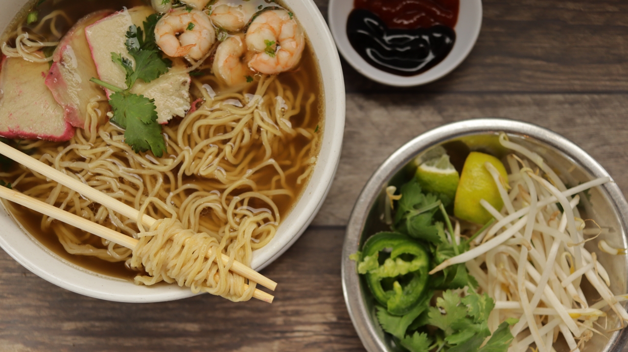 204 Yellow Noodle Shrimp & Pork.