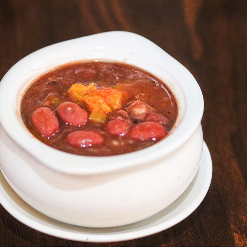 Frijoles.