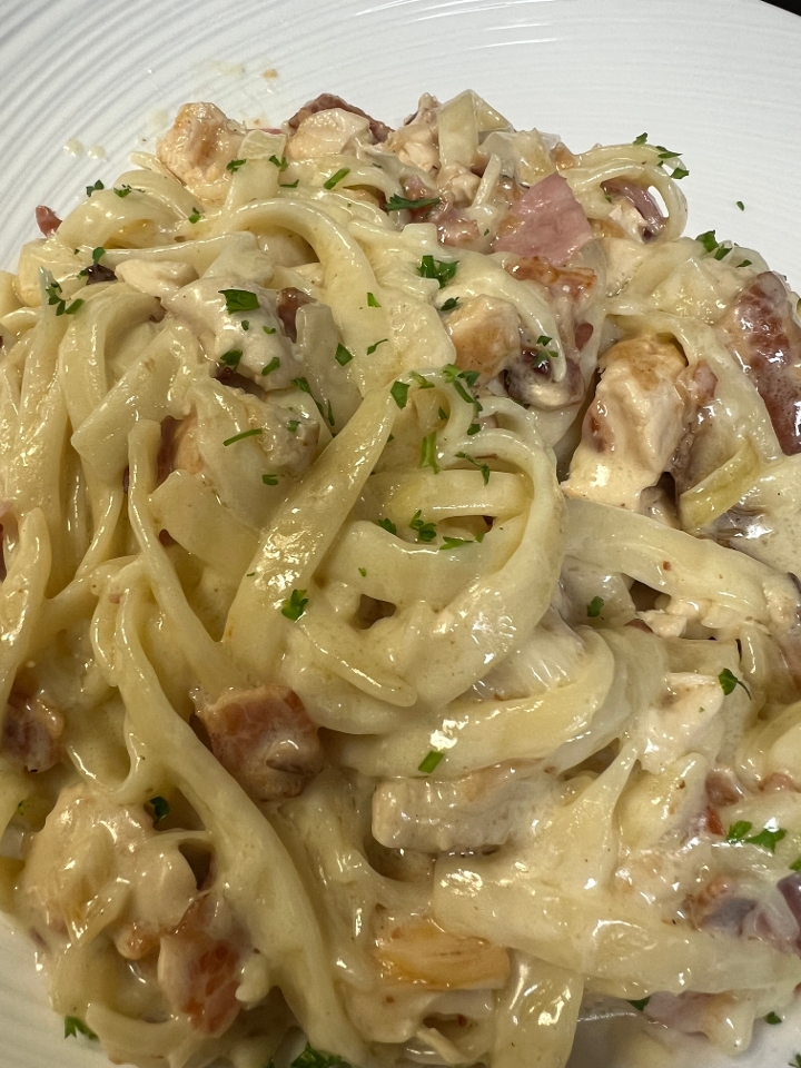 SPAGHETTI A LA CARBONARA.