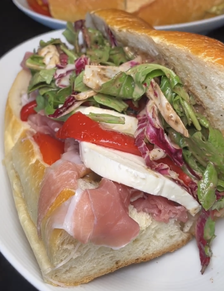 The Corleone (Prosciutto, Pepper, Arugula, Mozz).