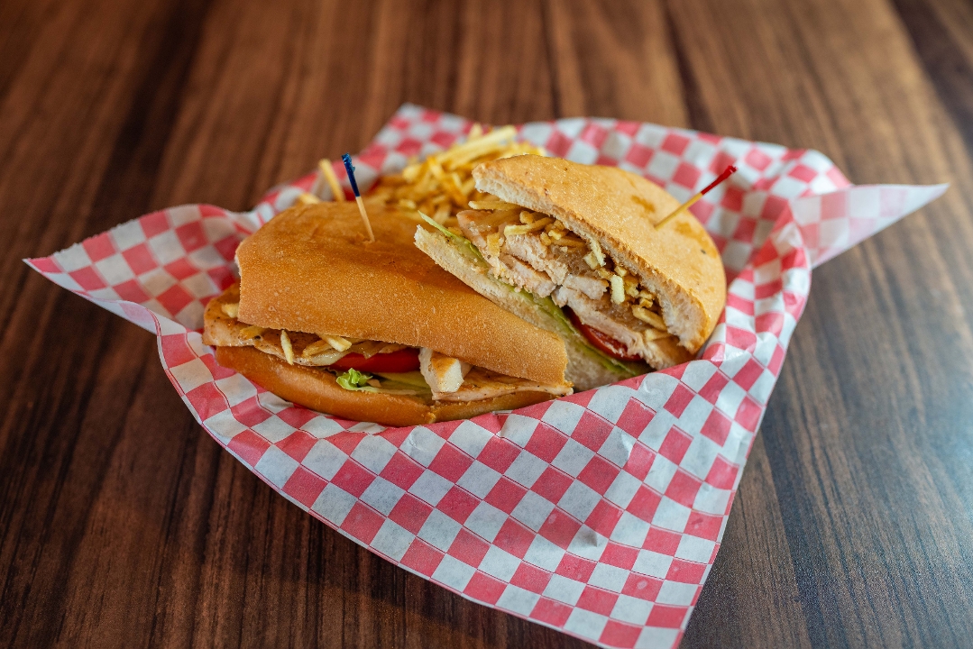 Pan con Pollo Sandwich.