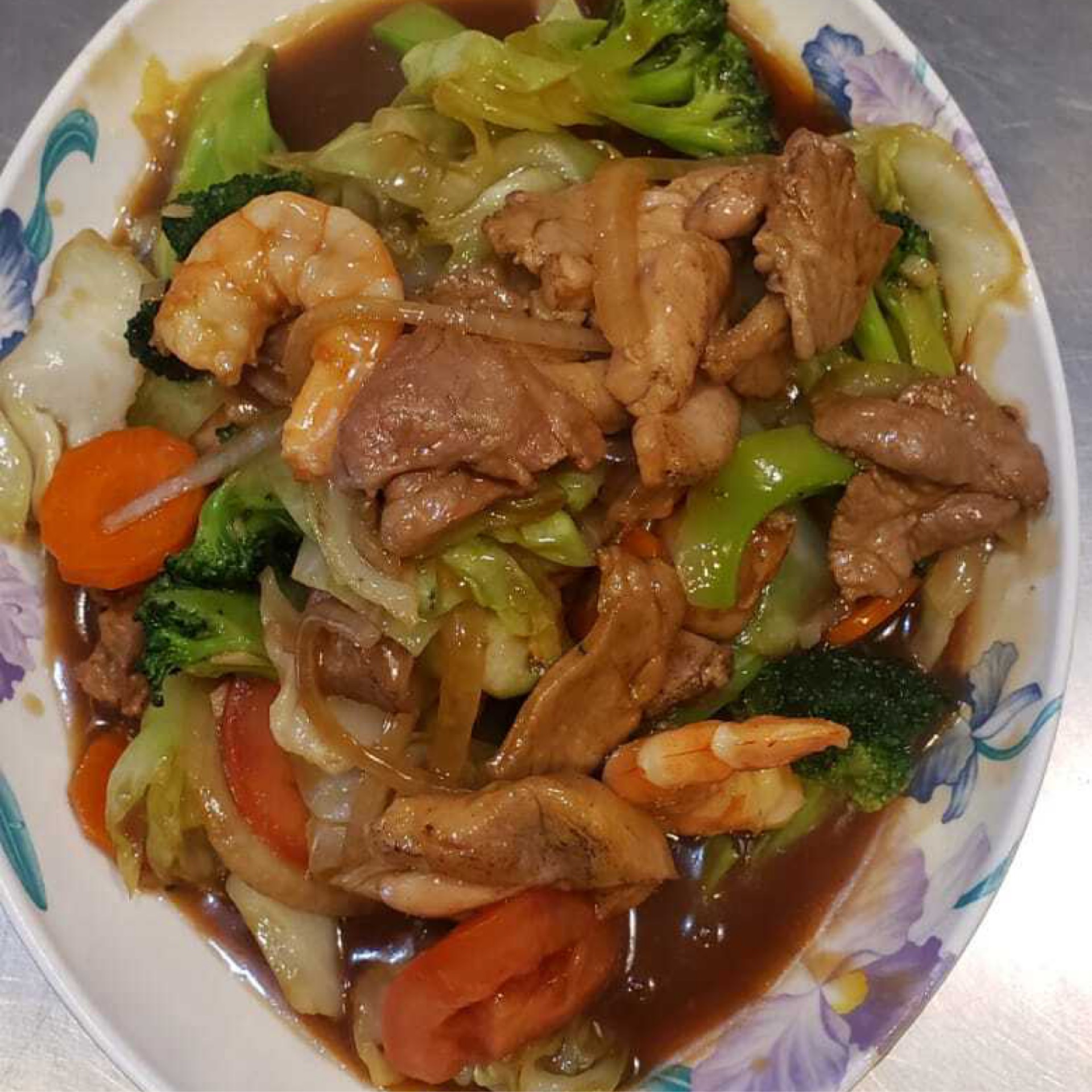 27. Shrimp, pork, chicken & mixed veggie - tôm, heo, gà, rau xào thập cẩm.