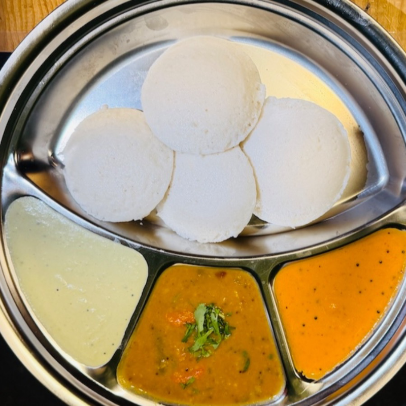 Plain Idli.