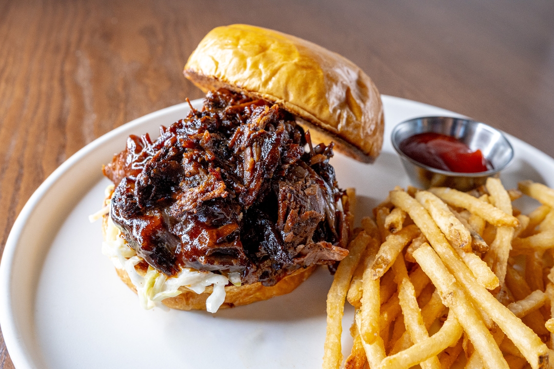 BBQ BRISKET SANDWICH gfo.