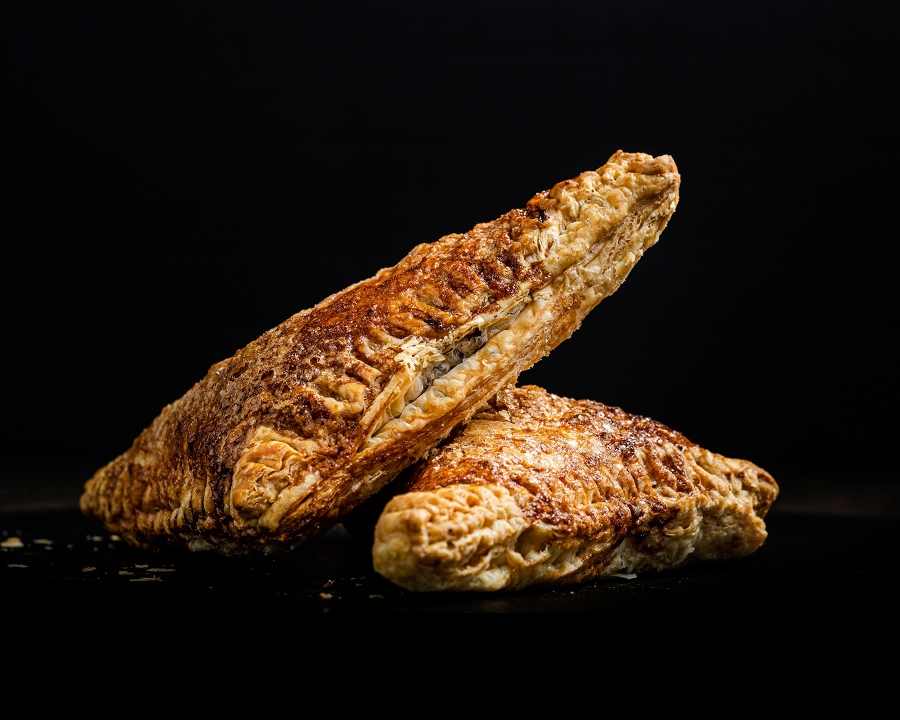 PASTELITO GUAVA & CREAM CHEESE.