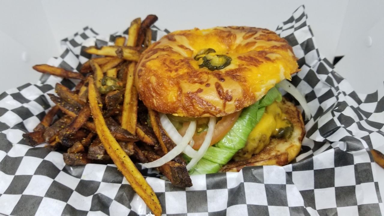 1/2lb SIGNATURE BAGEL BURGER w/TATER CHIPS.