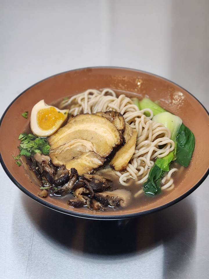 Shoyu Ramen Soup 滷肉拉麵 🐷🍳.