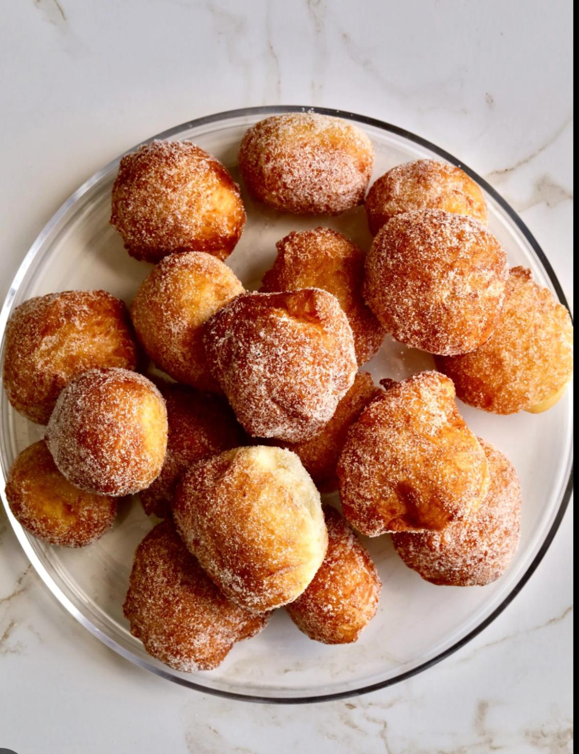 16" Large W/ Topping & Cinnamon Zeppolis.