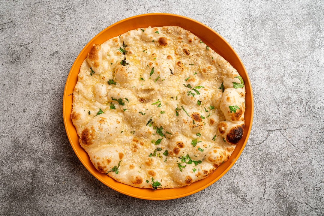Garlic Naan (1 Piece).
