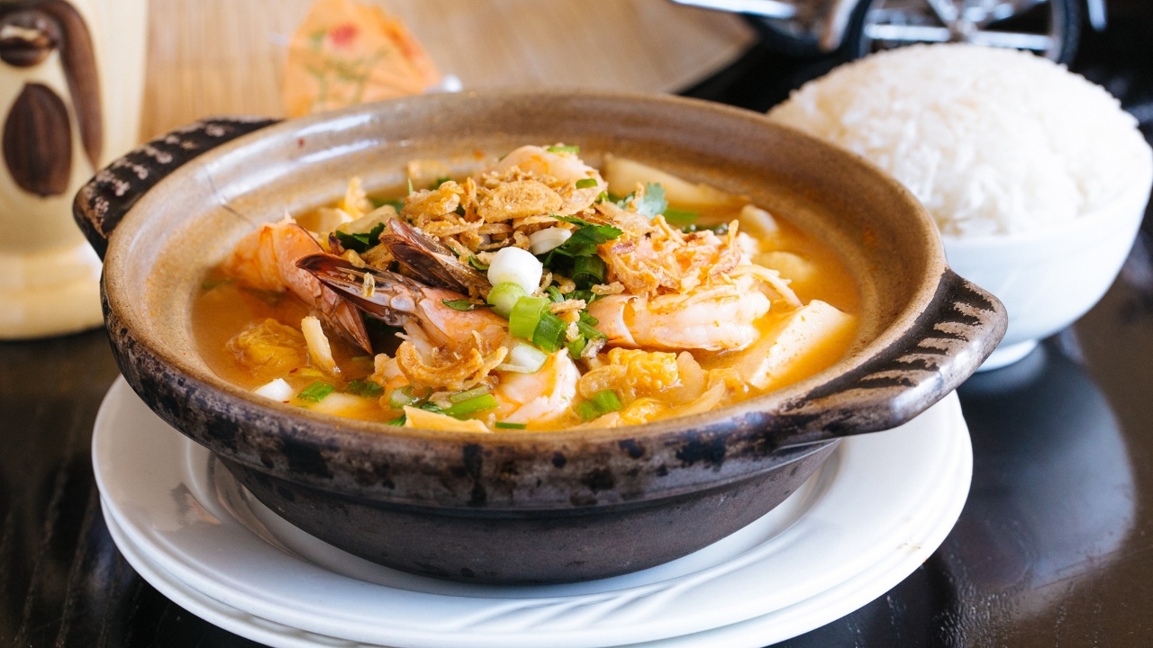 Seafood Claypot.