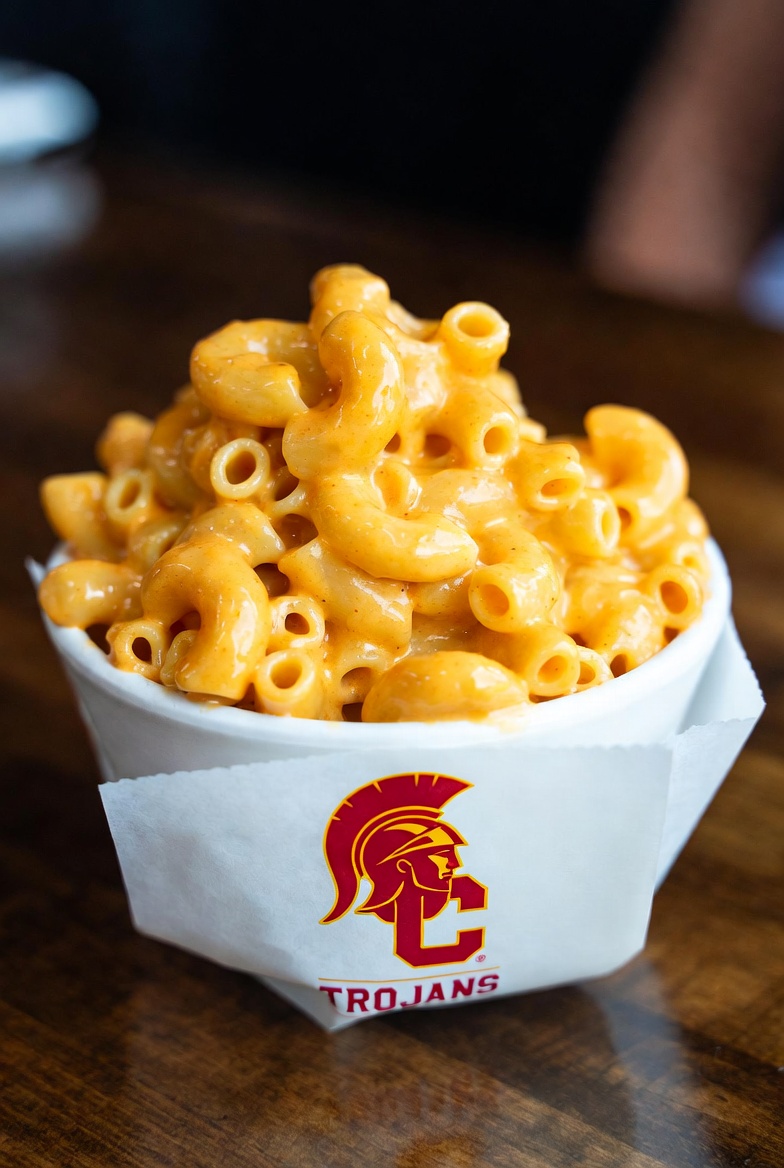 Leavy Late Night Alfredo ((Elbow pasta, Cheesy Alfredo sauce, Truffle oil)).