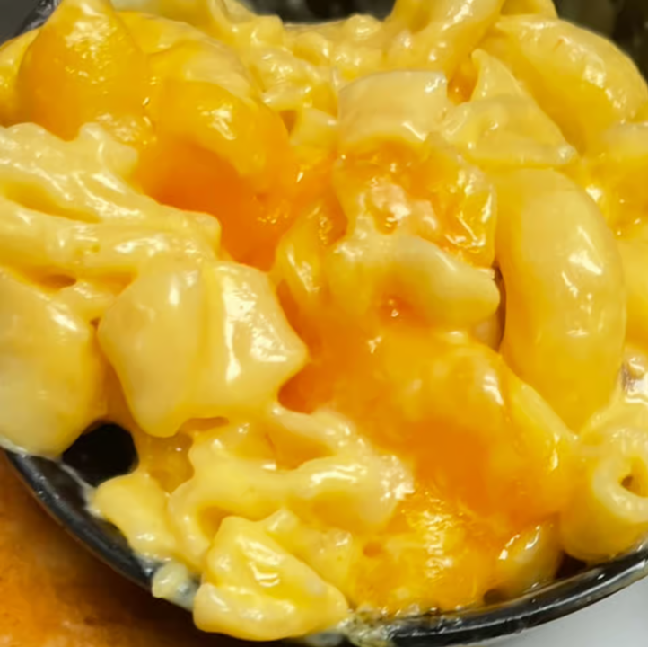 MAMA'S MAC.