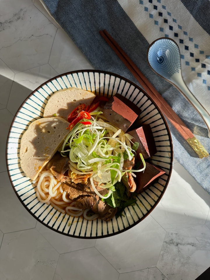 Spicy Lemongrass Noodle Soup (Bun Bo).