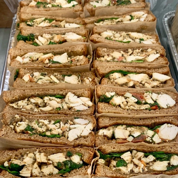 Sandwich Tray (16 Halves).