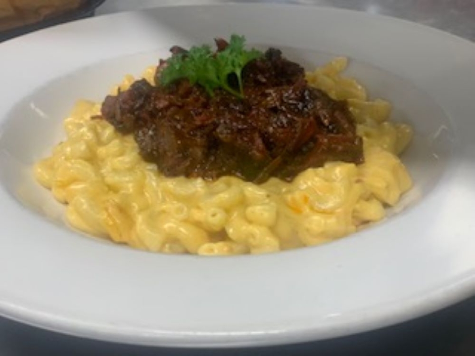 BURNT ENDS MAC & CHEESE.