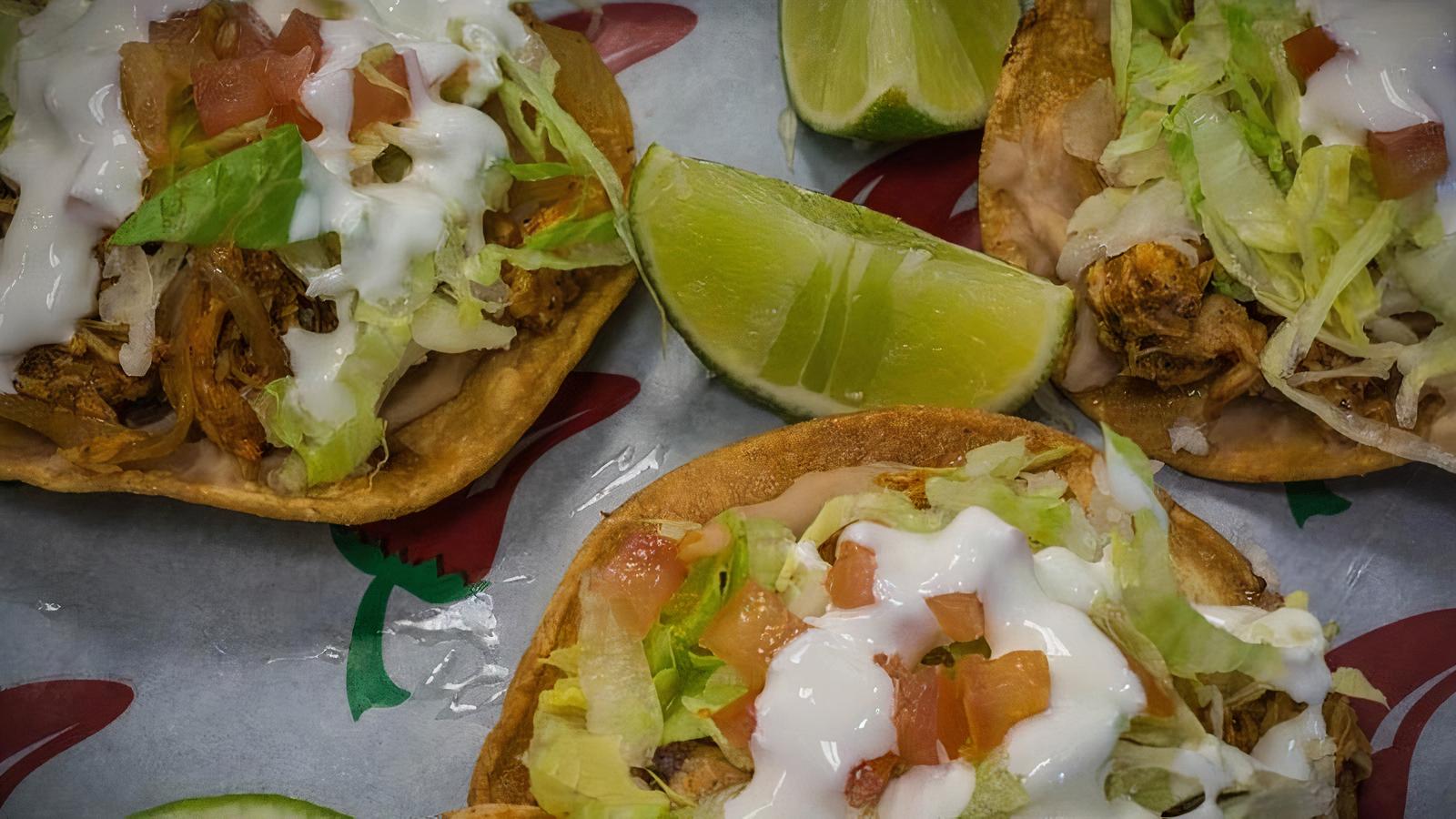 TOSTADAS DE TINGA.
