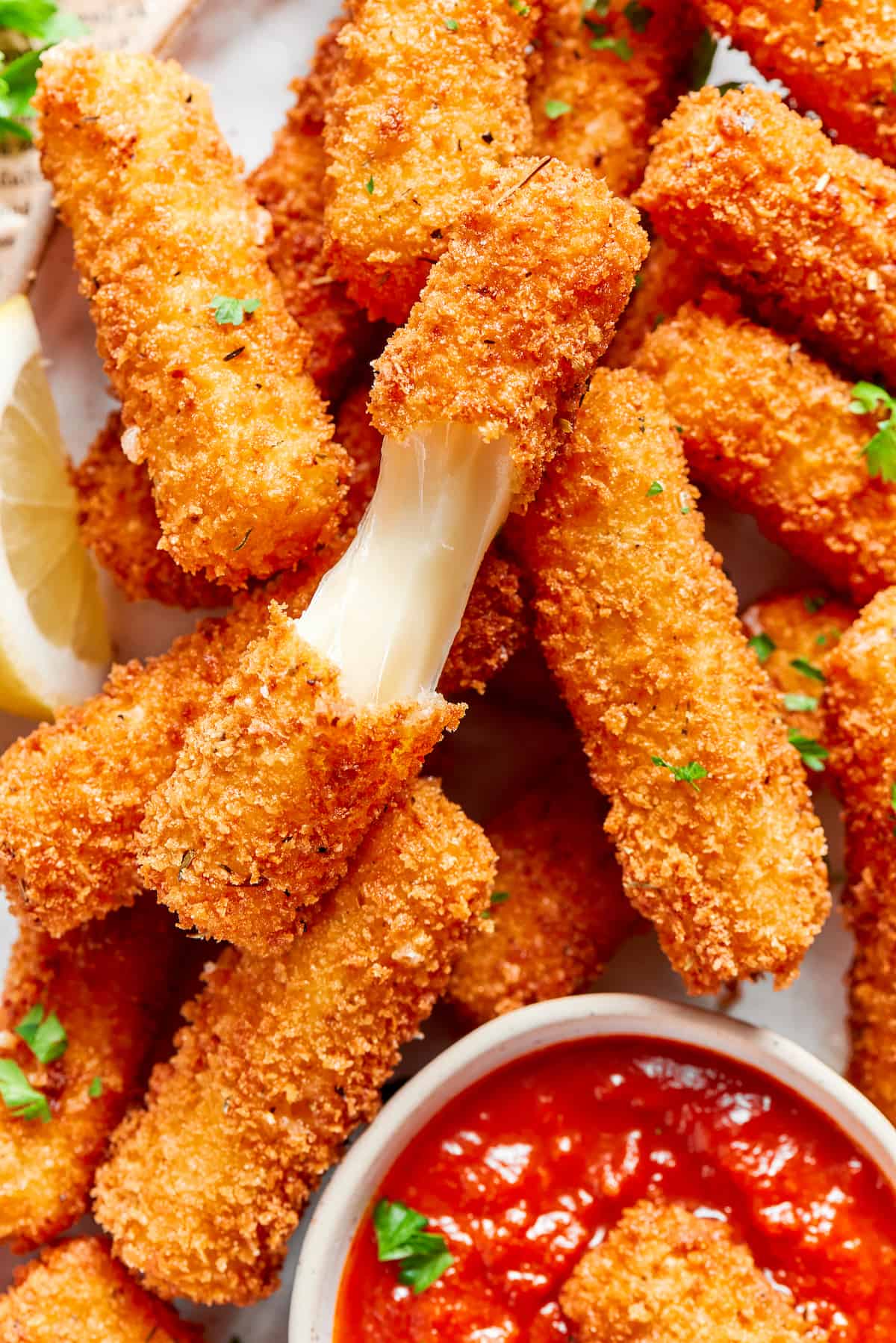 Mozzarella Sticks (6 pcs).