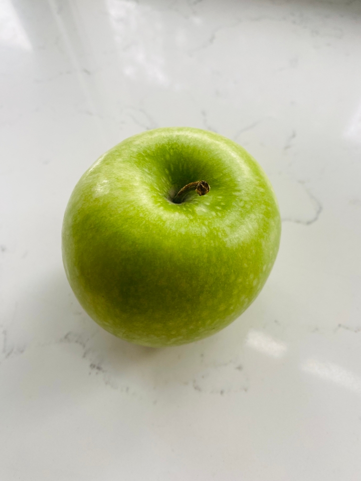 1 Apple.