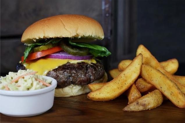 Prime Angus Steak Burger DELUXE.