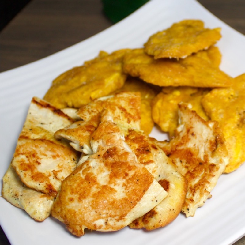 Grilled Chicken Breast / Pechuga a la Plancha.