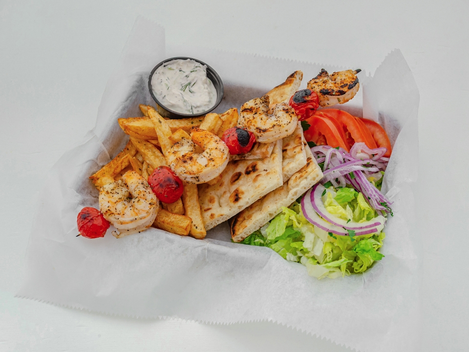 Shrimp Souvlaki Piato (Shrimp Souvlaki Platter).