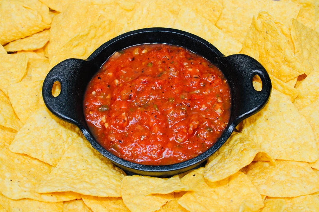 Salsa Rojo & Chips (Sharable).