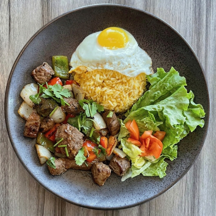 Cơm Bò Lúc Lắc (Shaking Beef).