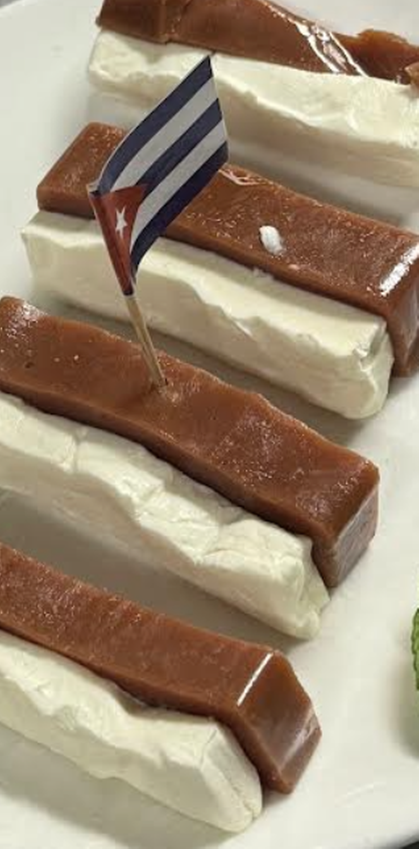 Guayaba y Queso Crema.