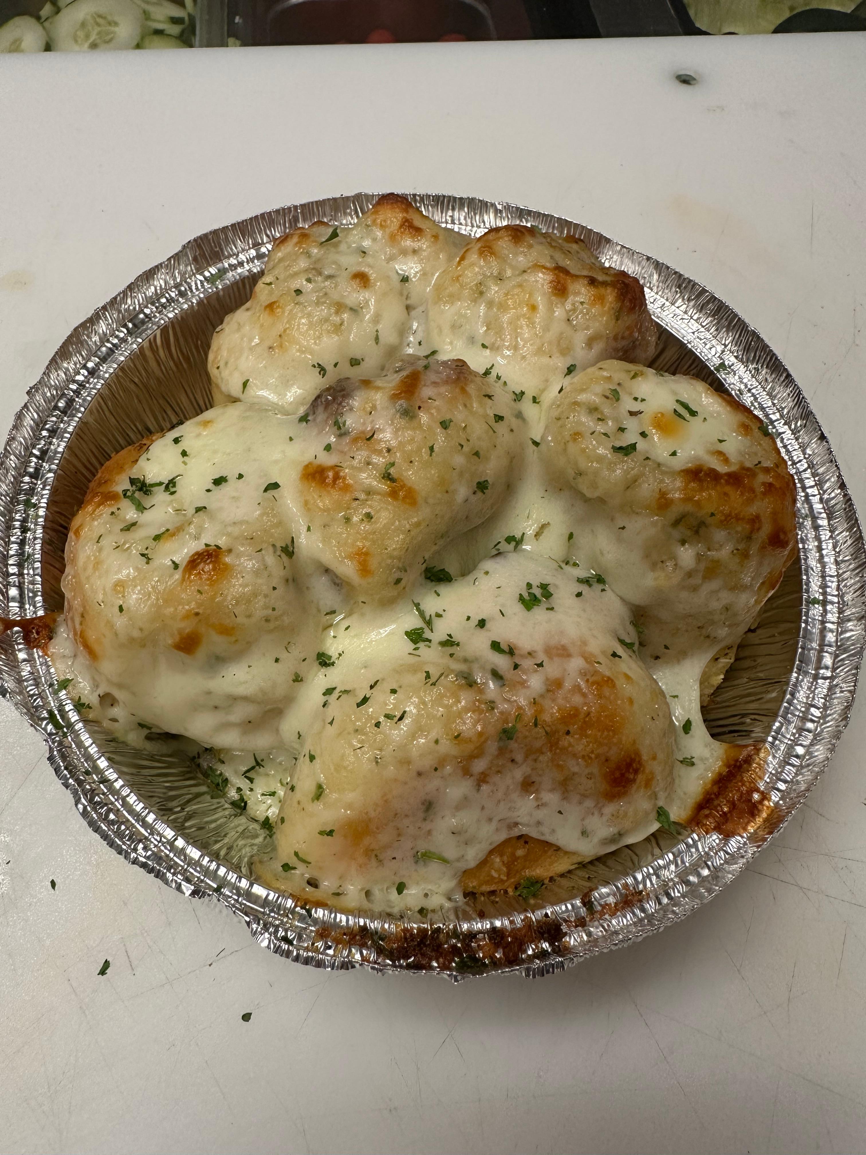 12 Garlic Knots w/ Mozzarella.