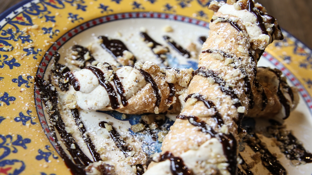 Cannoli.