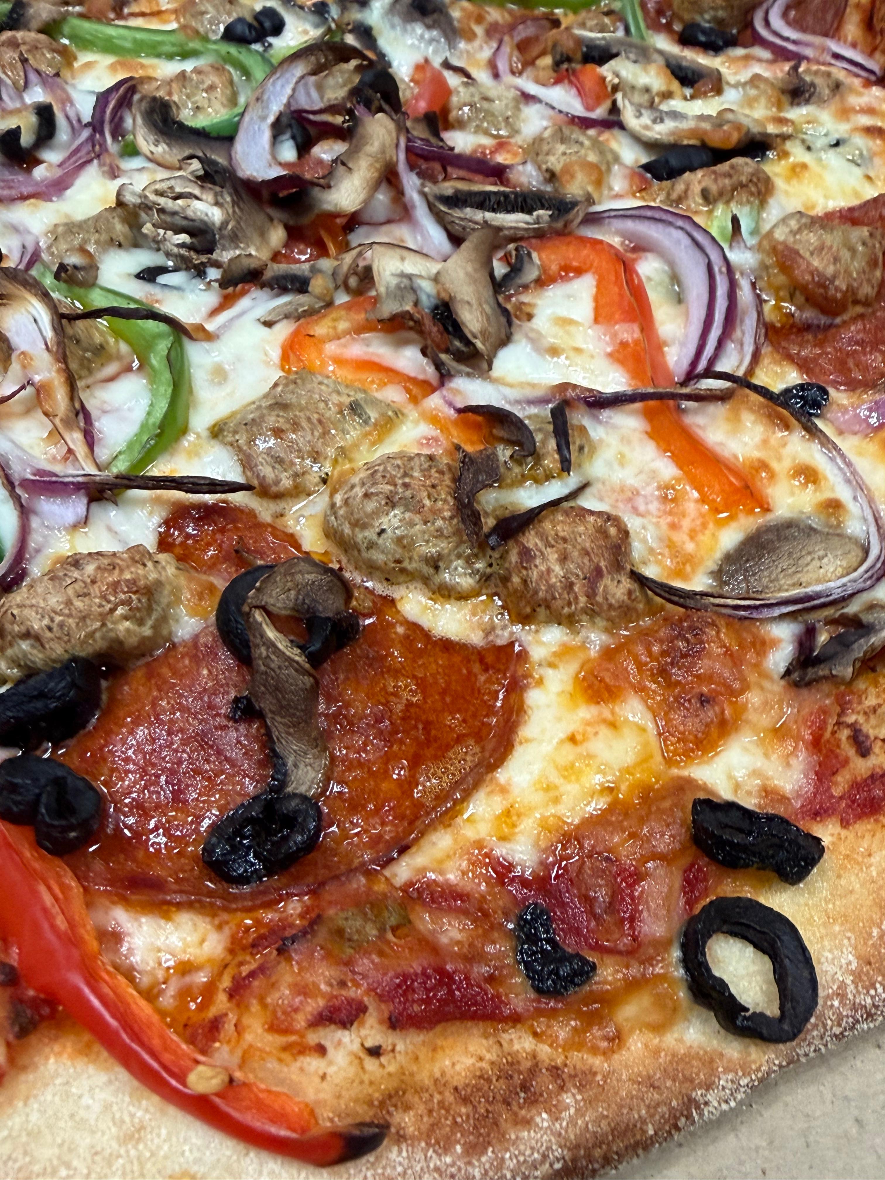 SUPREME PIZZA.