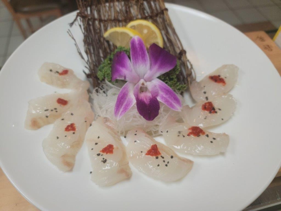 SA3-HALIBUT SASHIMI W CHOJANG.
