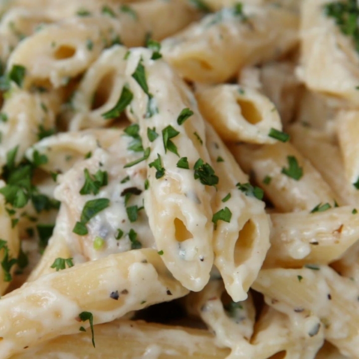 Chicken Penne Alfredo Pasta.