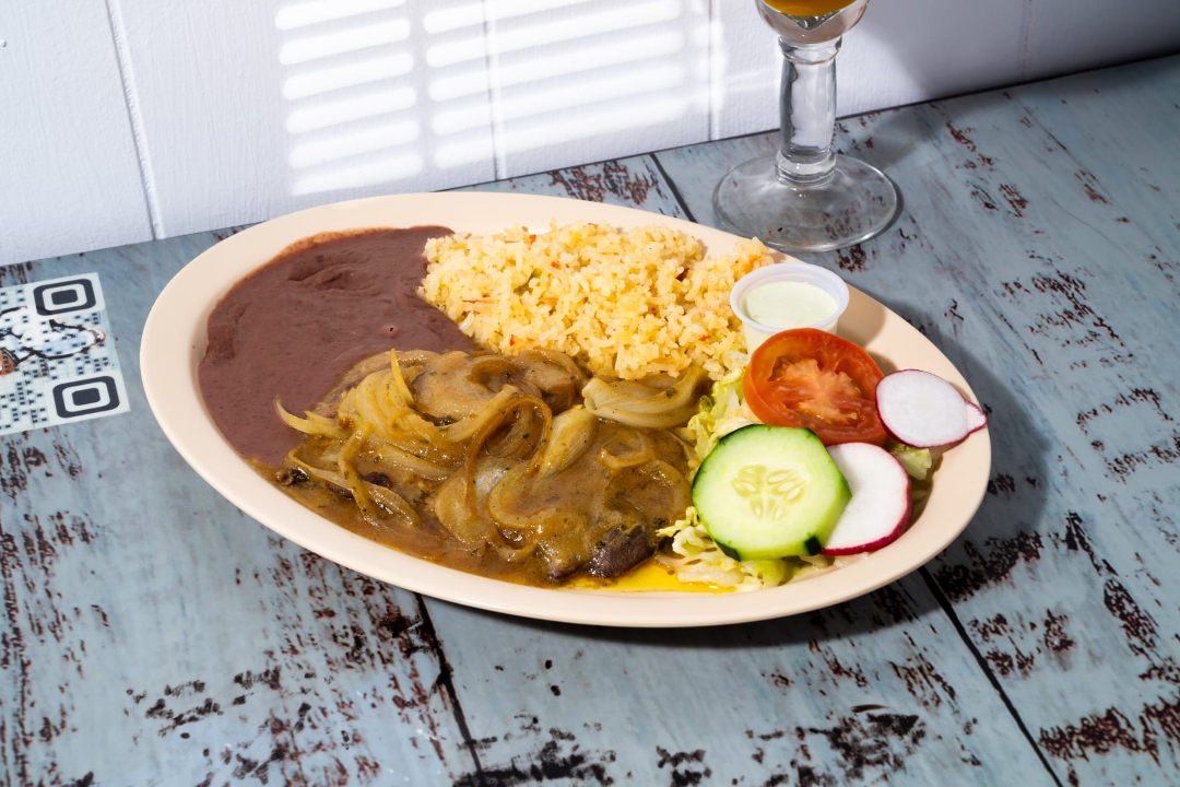 Pork Chops in Onion Sauce - Chuletas Encebolladas.