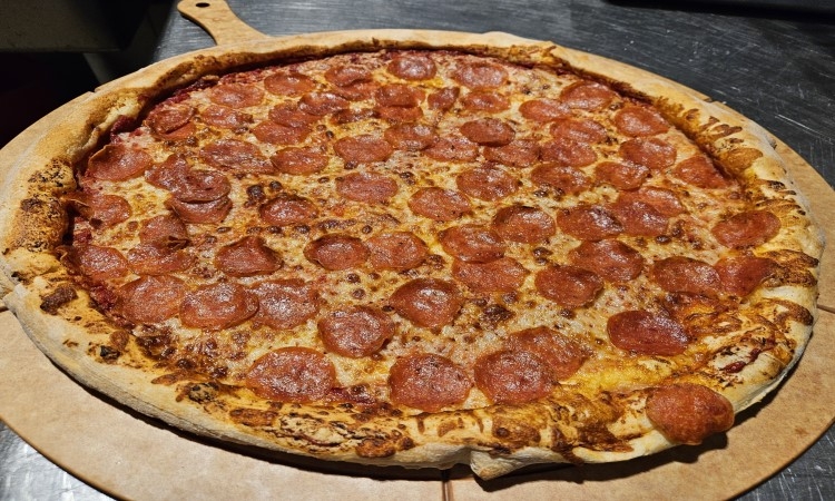 CLASSIC PEPPERONI & 4 CHEESE.