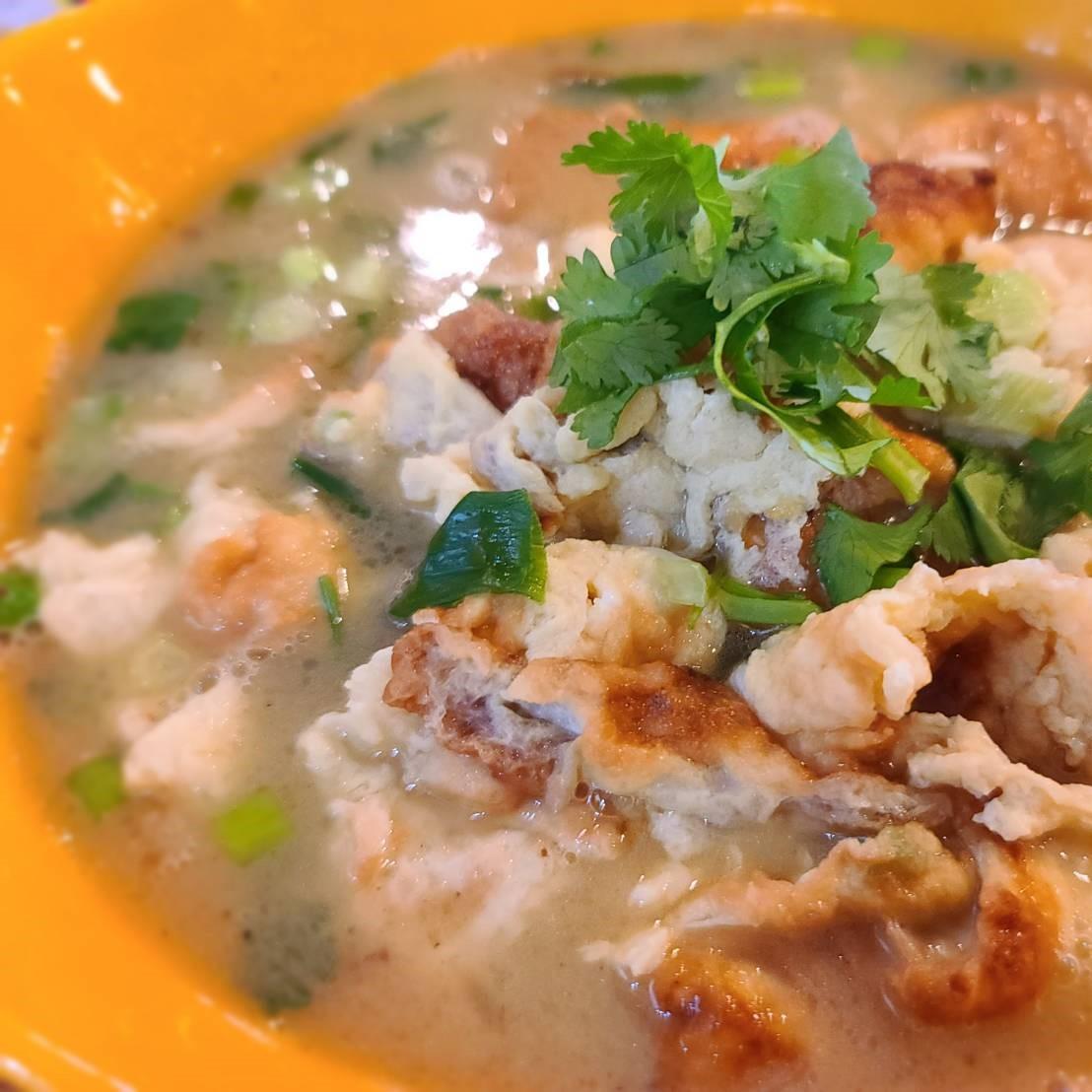 P23 Kai Nam (Thai Omelet Soup).