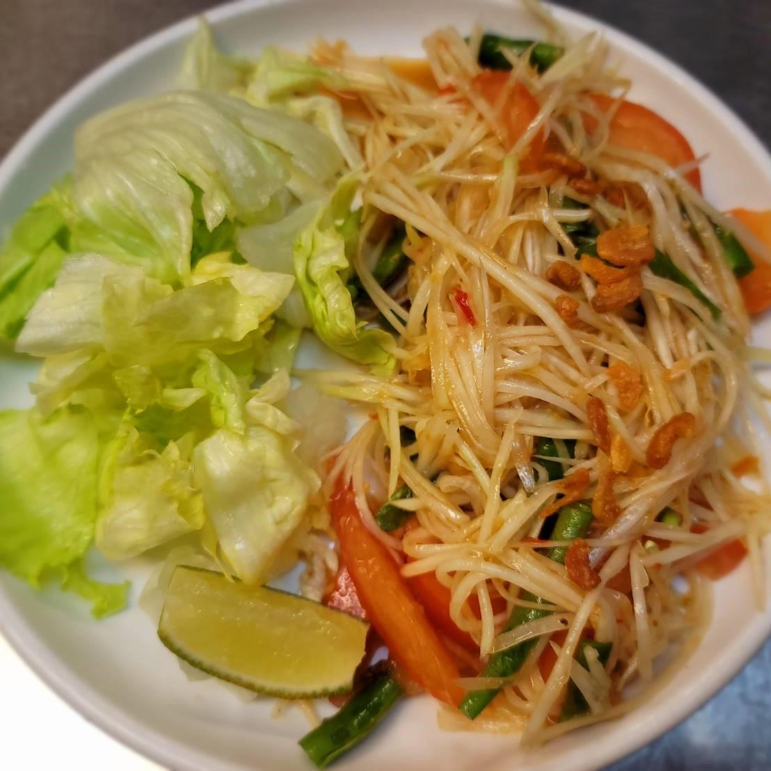 S4 Som Tum (Papaya Salad) **.