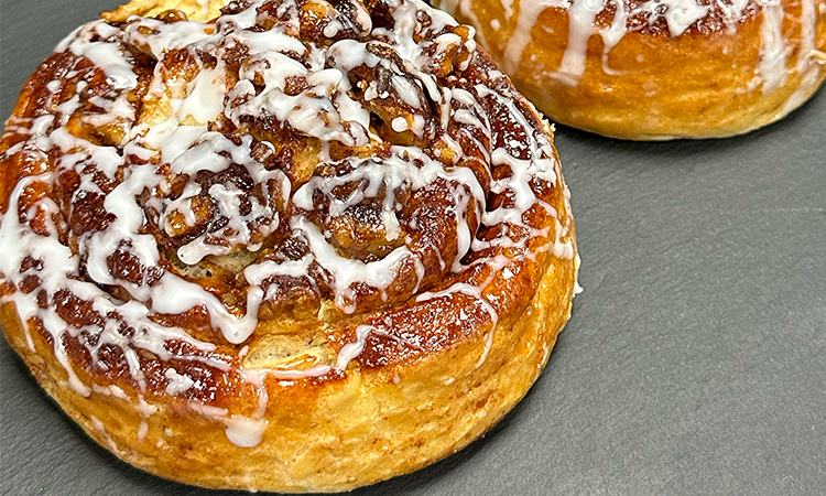STICKY BUN (w/ WALNUTS).