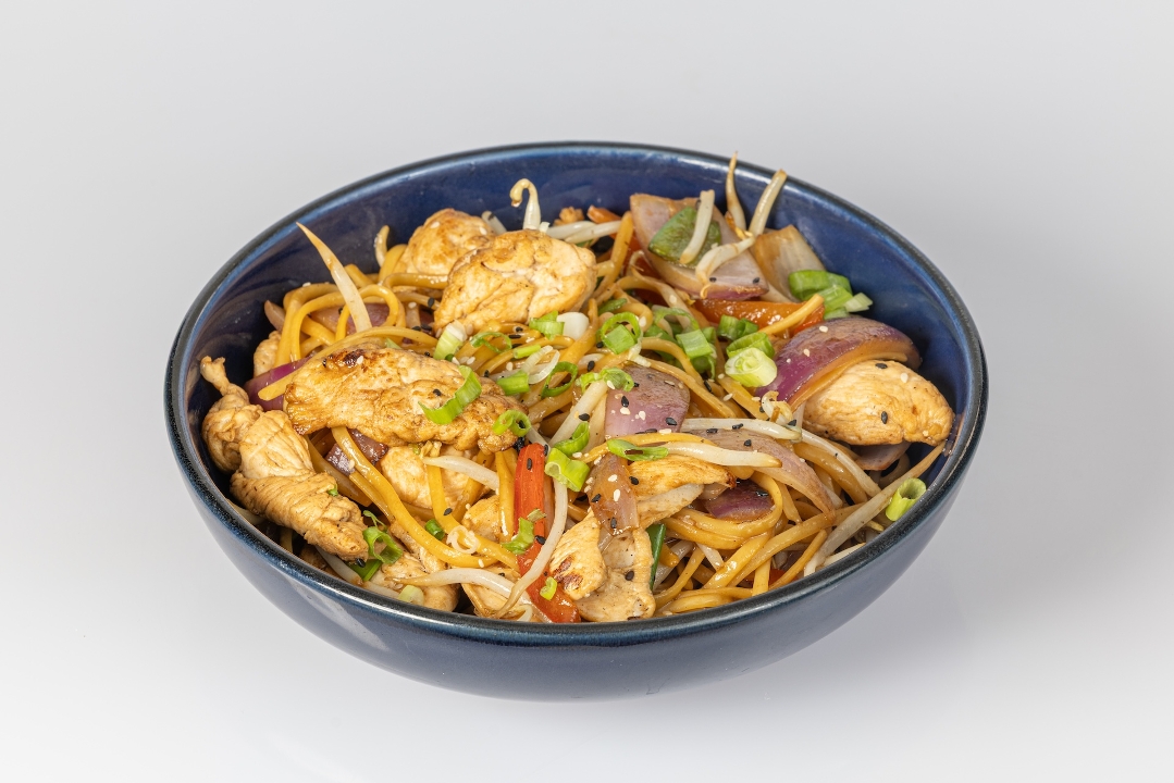 Tallarín Saltado Chicken.