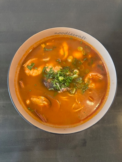 C-8 Seafood Tom Yum Kung Noodle Soup (海鲜冬阴功汤面).