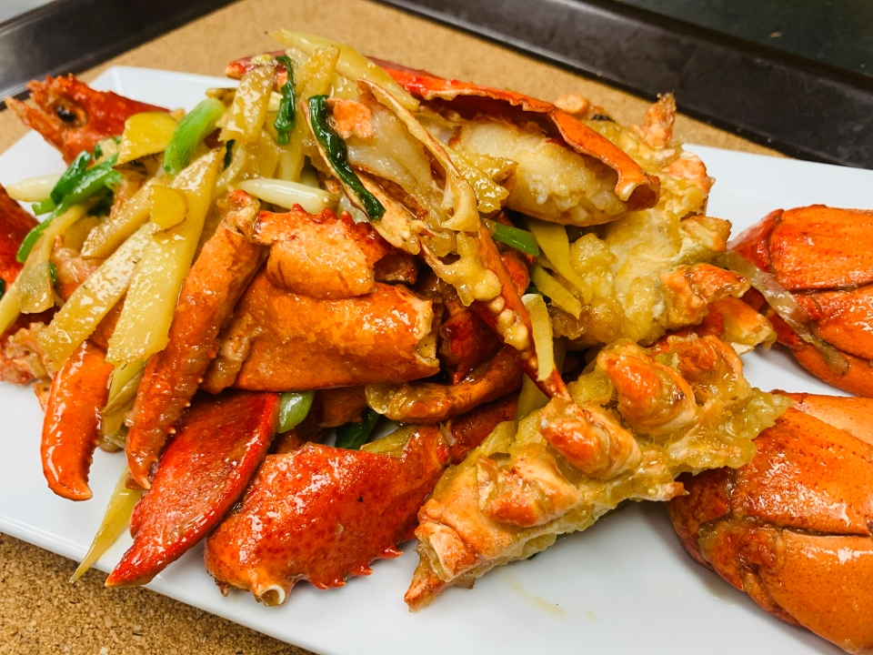 S13 (2) Lobster with Ginger and Scallions - Tom Hum Xao Hanh Gung (2p).