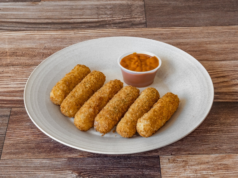 Mozzarella Sticks (6 pc).