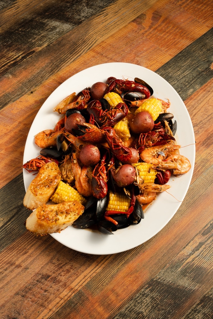 Bolsa de Mariscos / Seafood Boil.