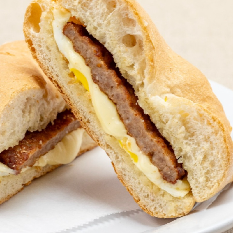 Egg and Cheese Sandwich | Pão com Ovo e Queijo.