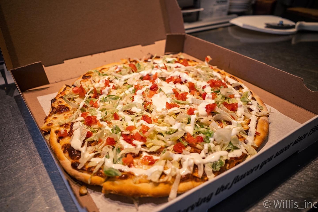 14" BACON/LETTUCE/TOMATO PIZZA.