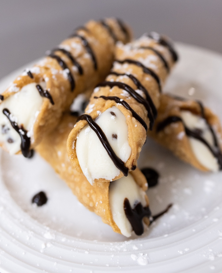 Cannolis.