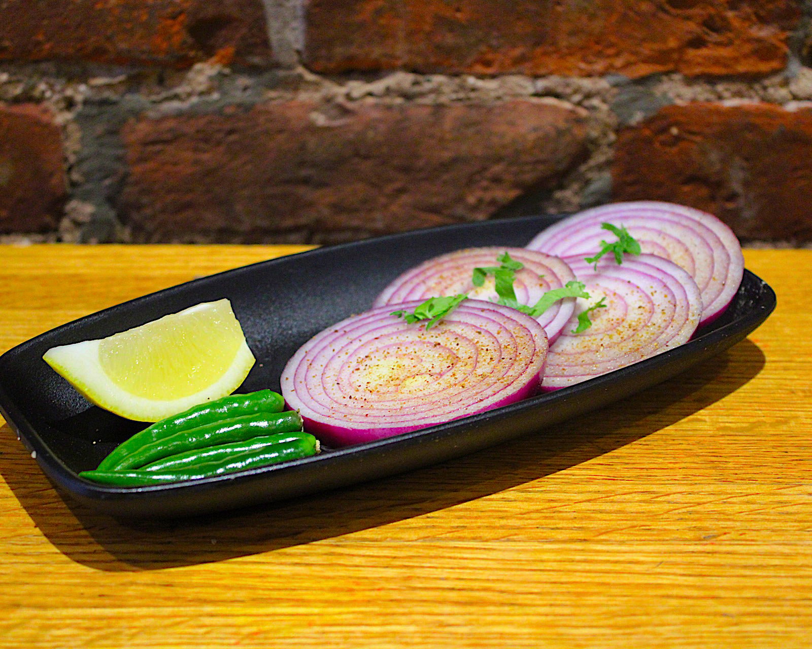Indian Green Peppers, Lime Wedges & Onion Rings 8 Oz.