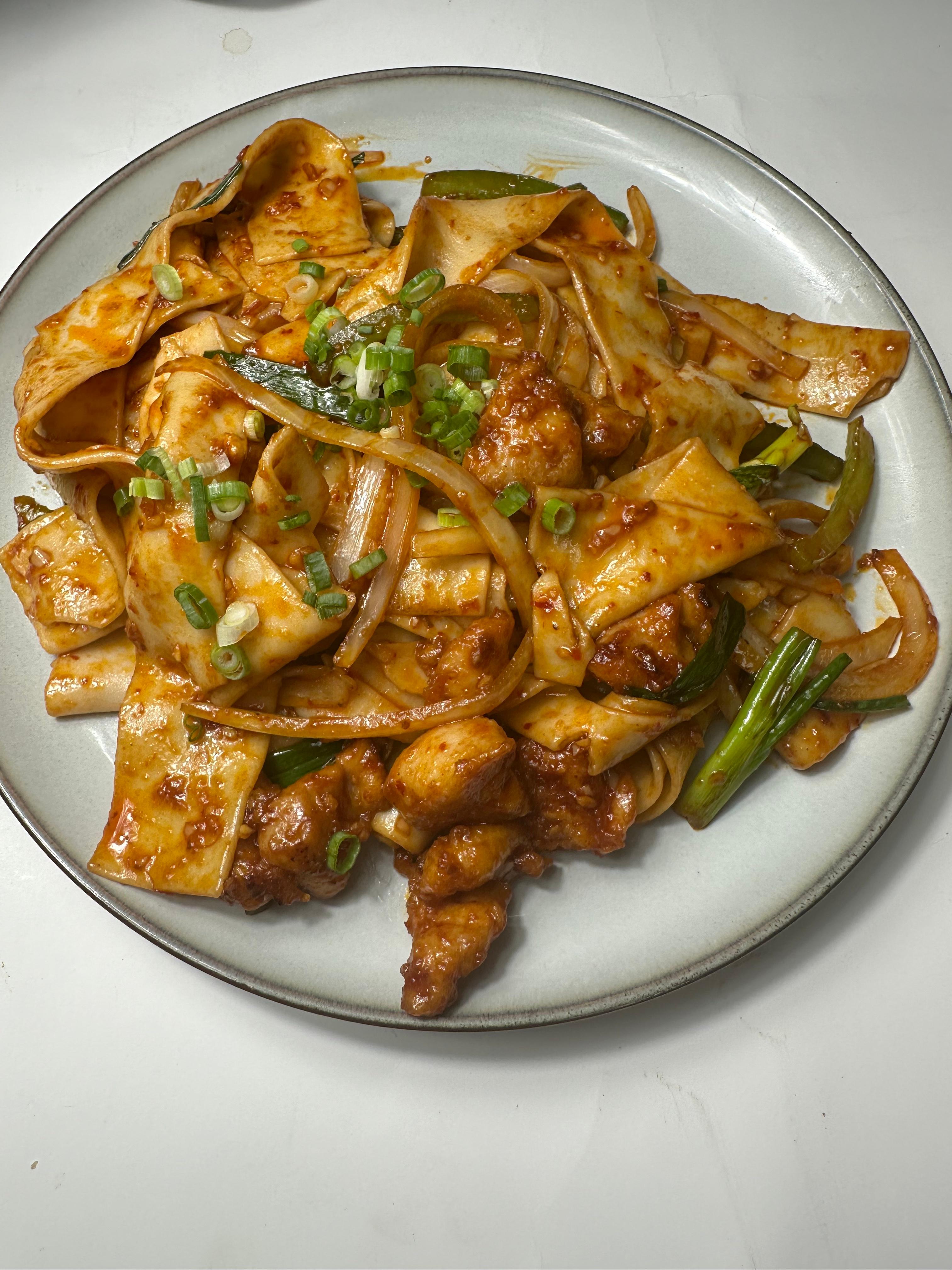 Stir Fried Chicken with Noodle 鸡肉炒面.