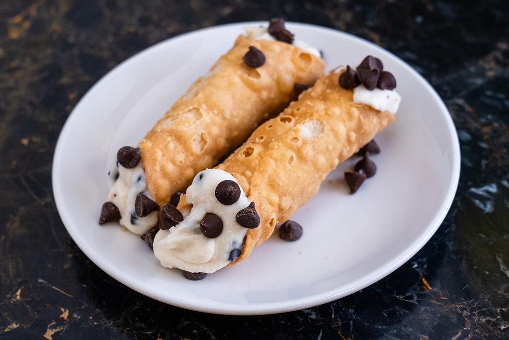 Cannoli.
